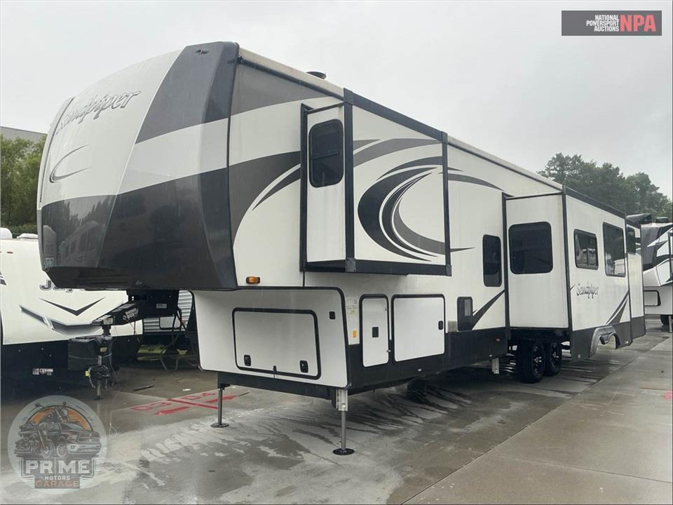 2022 Sandpiper By Forest River M-384QBOK - FIFTH WHEEL SERIES — фото 2