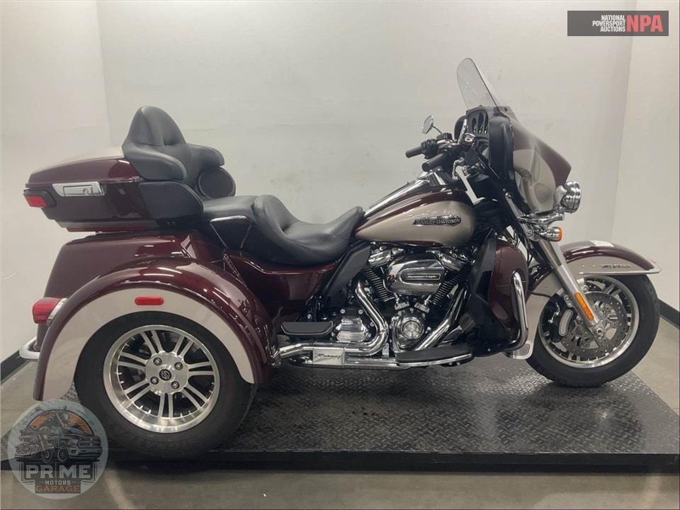 2018 Harley-Davidson FLHTCUTG TRI GLIDE ULTRA — фото 1