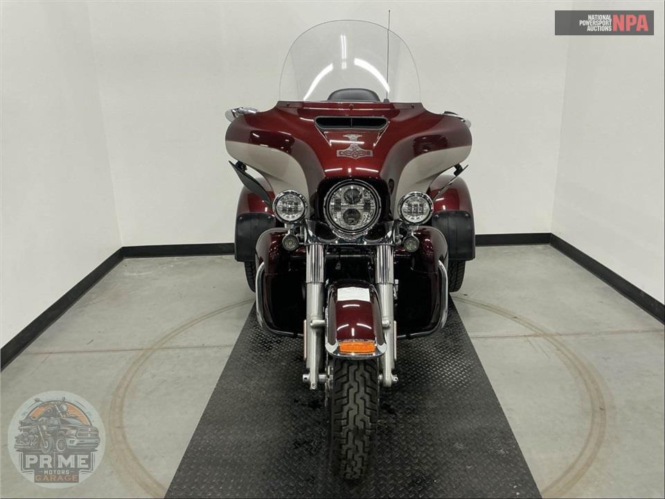 2018 Harley-Davidson FLHTCUTG TRI GLIDE ULTRA — фото 2
