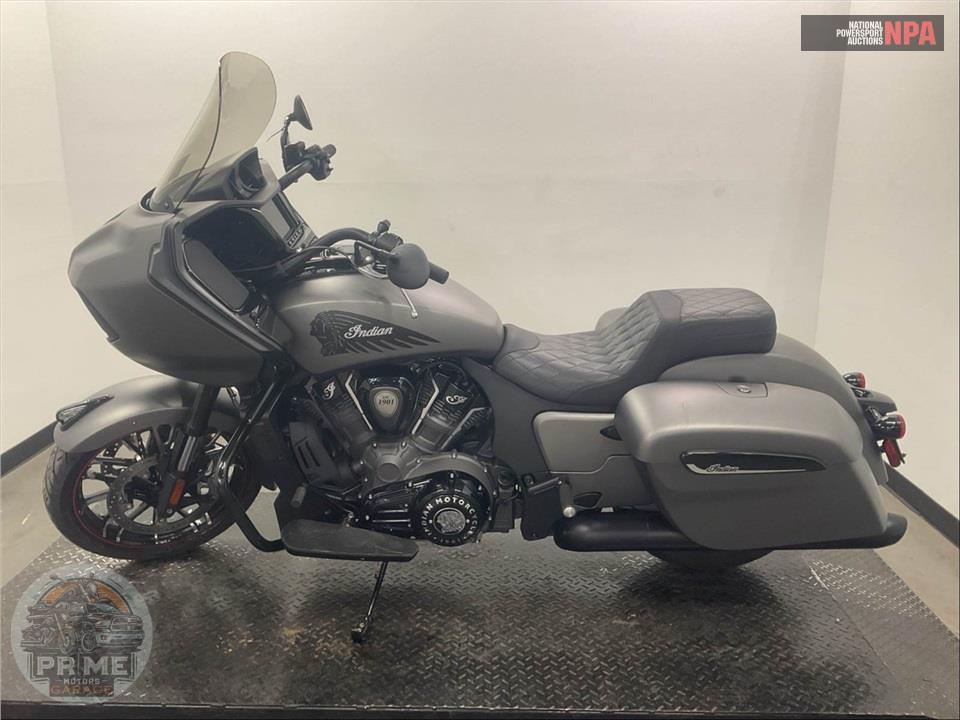2023 Indian Motorcycle CHALLENGER DARK HORSE (SMOKE) — фото 3