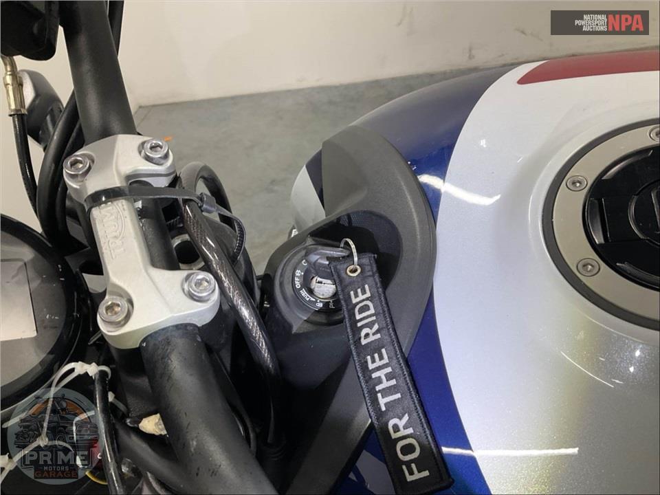 2025 Triumph TRIDENT 660 TRIPLE TRIBUTE EDITION — фото 6