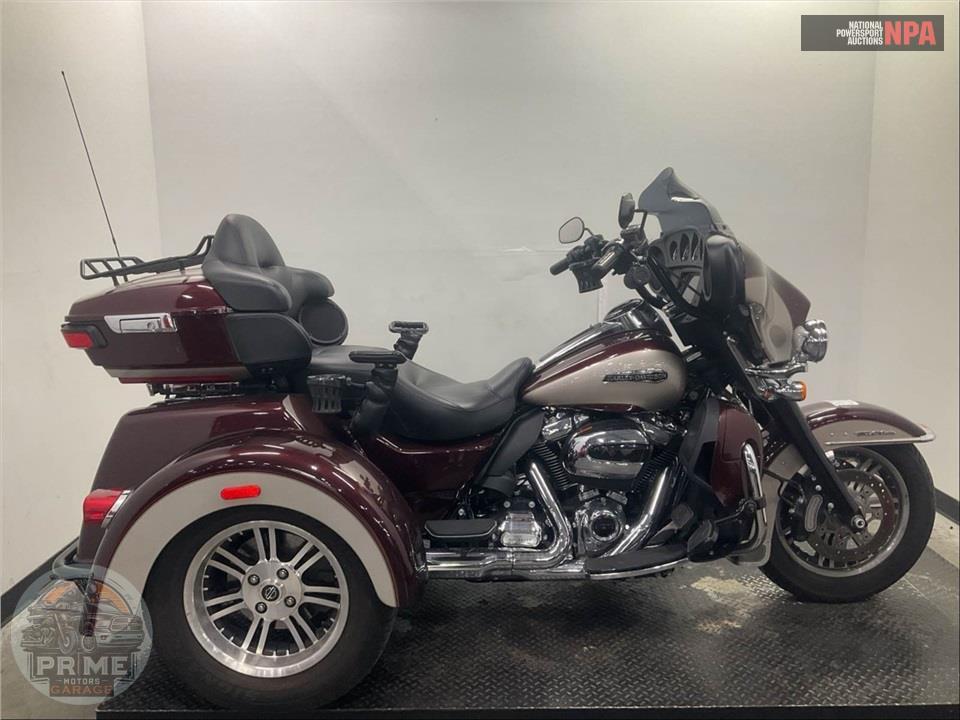 2018 Harley-Davidson FLHTCUTG TRI GLIDE ULTRA — фото 1