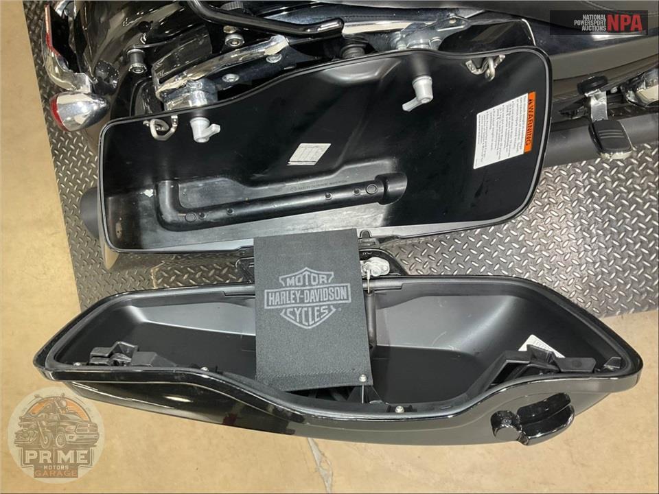 2017 Harley-Davidson FLHXS STREET GLIDE SPECIAL — фото 24