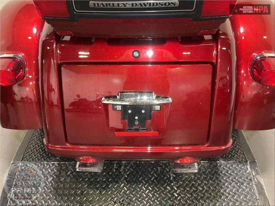 2010 Harley-Davidson FLHTCUTG TRIGLIDE ULTRA CLASSIC — фото 36