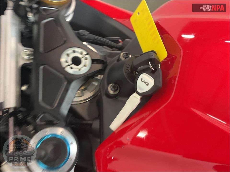 2025 Ducati PANIGALE V4 S — фото 10
