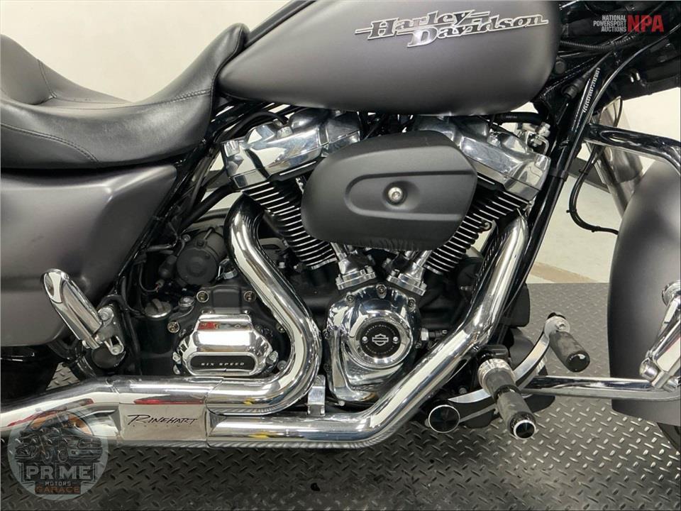 2017 Harley-Davidson FLHXS STREET GLIDE SPECIAL — фото 6