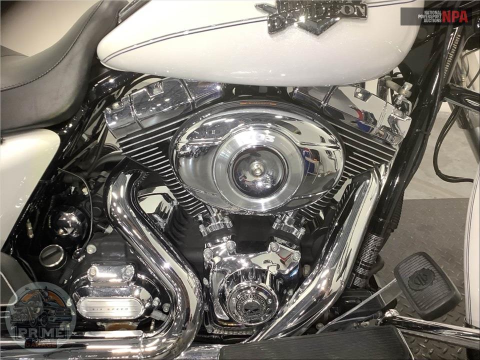 2012 Harley-Davidson FLHRC ROAD KING CLSC — фото 6