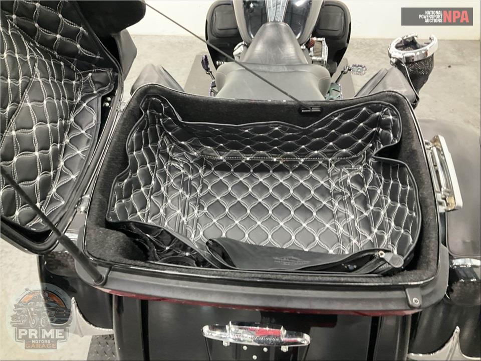 2018 Harley-Davidson FLHTCUTG TRI GLIDE ULTRA — фото 18