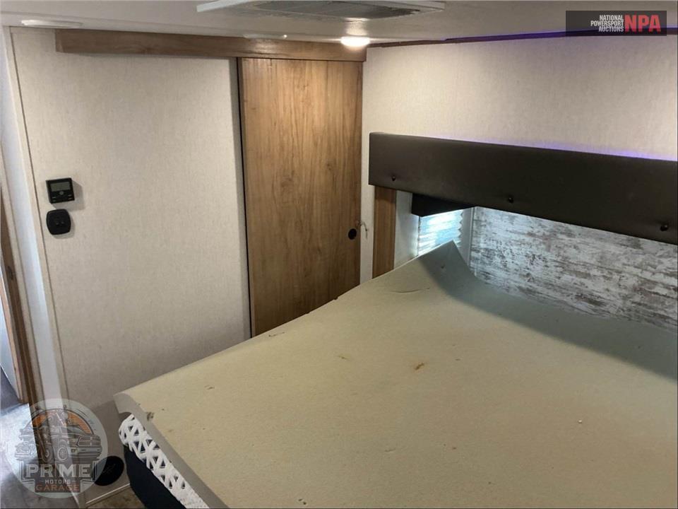 2023 Cherokee By Forest River M-3660SUITE - ARCTIC WOLF FIFTH WHEEL SERIES — фото 11