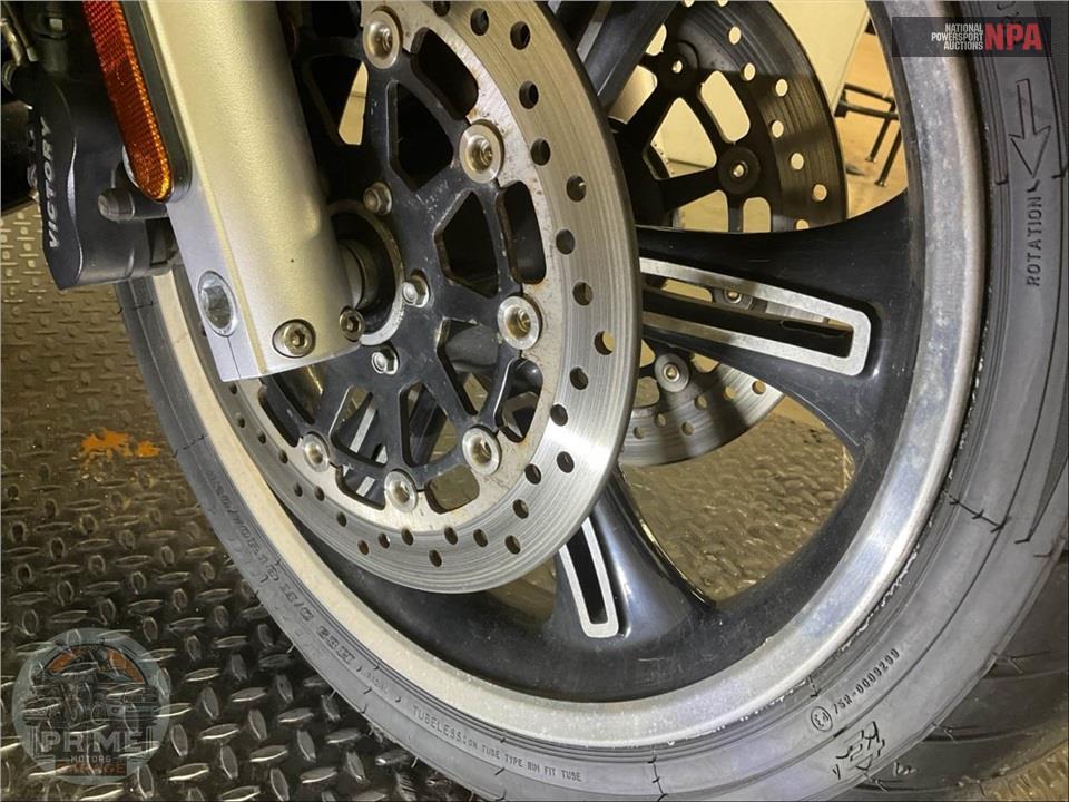 2012 Victory Motorcycles VISION TOUR 2-TONE — фото 22