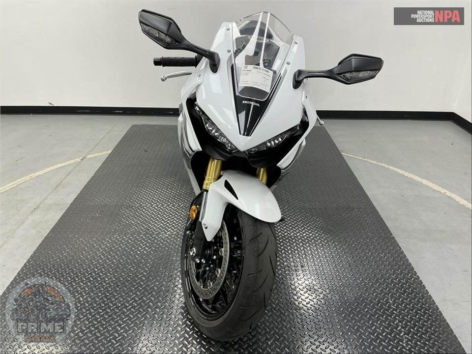 2025 Honda CBR1000RR — фото 2