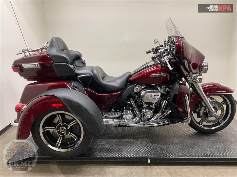 2017 Harley-Davidson FLHTCUTG TRIGLIDE ULTRA CLASSIC — фото 1