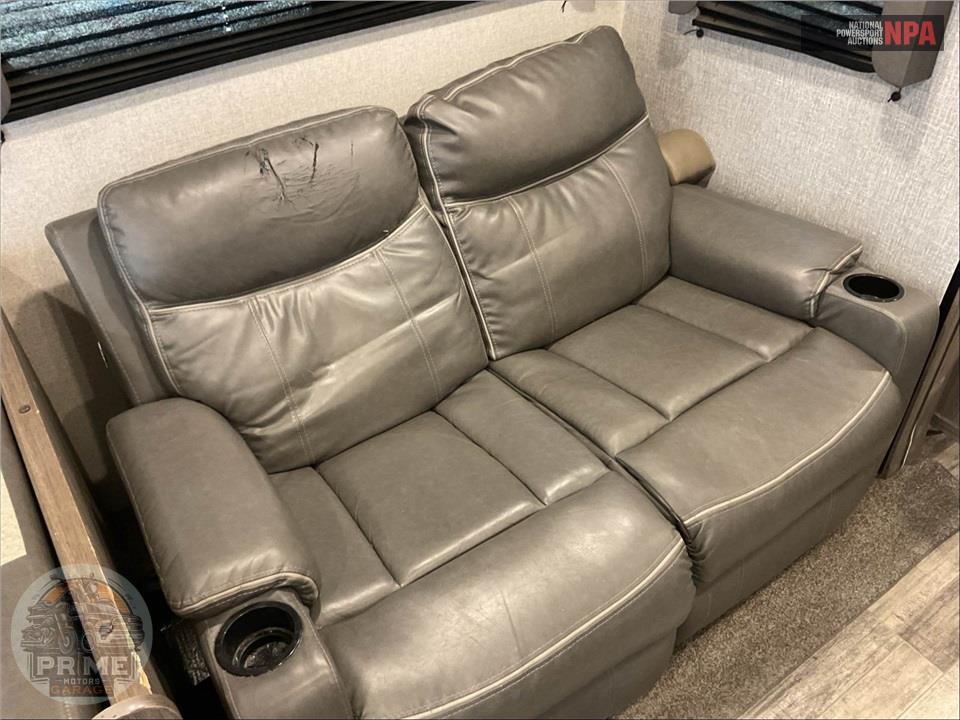2021 Crossroads Rv M-34 RE - TEXAN SERIES — фото 11