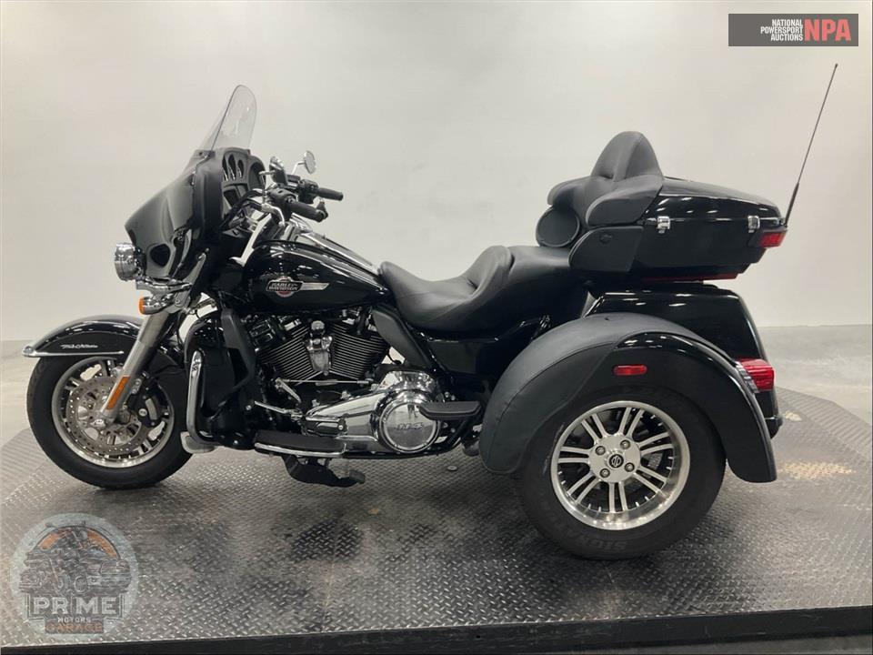 2023 Harley-Davidson FLHTCUTG TRI GLIDE ULTRA CLASSIC — фото 3