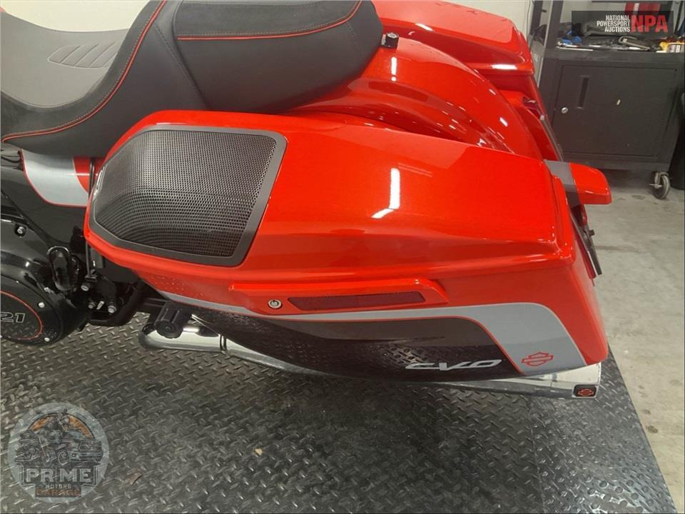 2024 Harley-Davidson FLTRXSE CVO ROAD GLIDE — фото 13