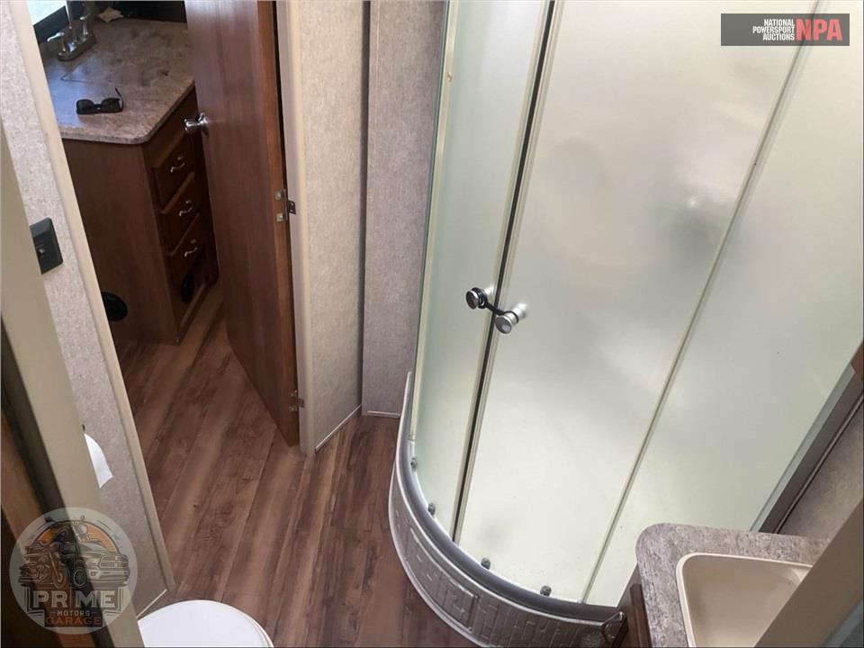 2017 Coachmen By Forest River M-22 TH - CATALINA TRAIL BLAZER TOY HAULER SERIES — фото 15