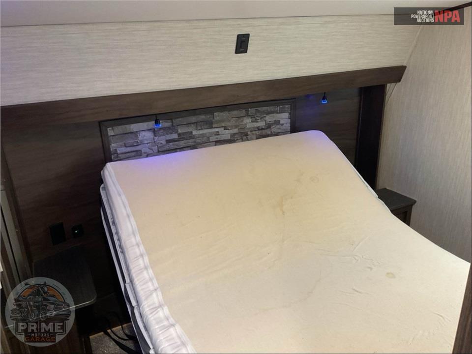 2019 Cherokee By Forest River M-305ML6 ARCTIC WOLF FIFTH WHEEL SERIES — фото 12