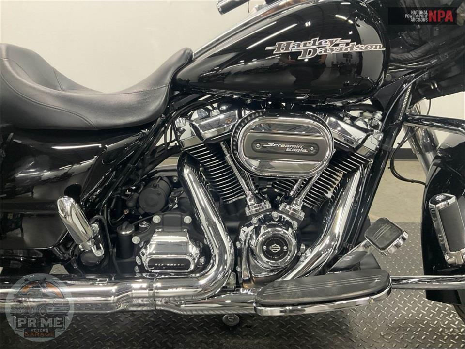 2017 Harley-Davidson FLHXS STREET GLIDE SPECIAL — фото 6