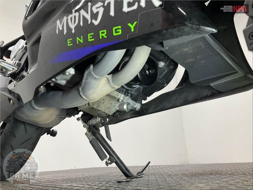 2021 Yamaha YZF-R3 MONSTER ENERGY MOTOGP — фото 12