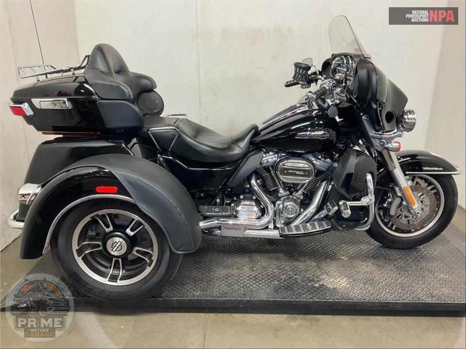 2018 Harley-Davidson FLHTCUTG TRI GLIDE ULTRA — фото 1