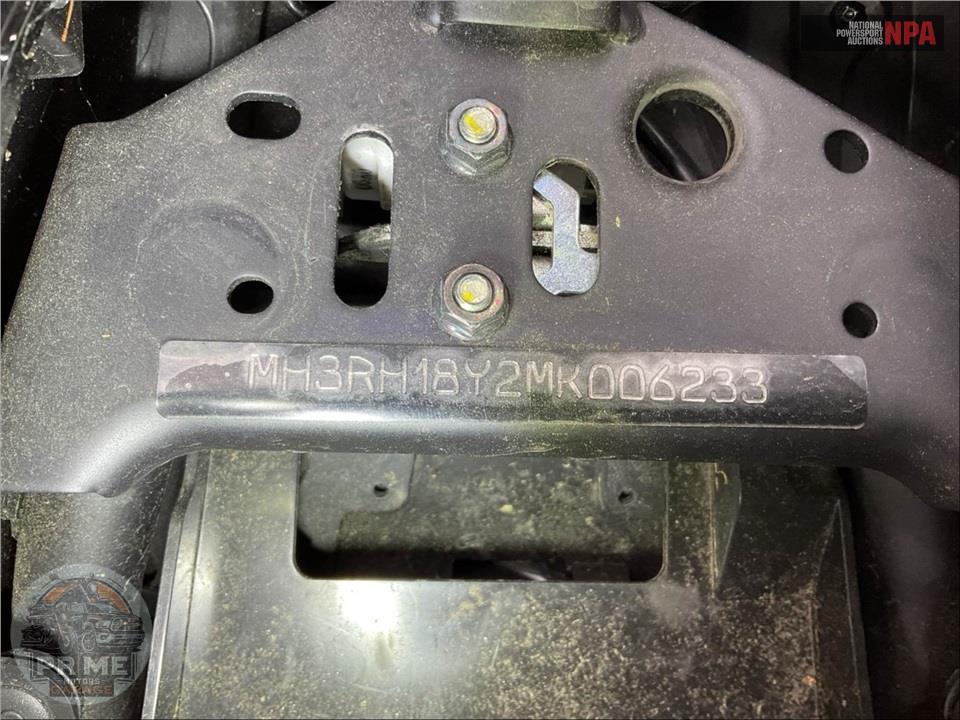 2021 Yamaha YZF-R3 MONSTER ENERGY MOTOGP — фото 29