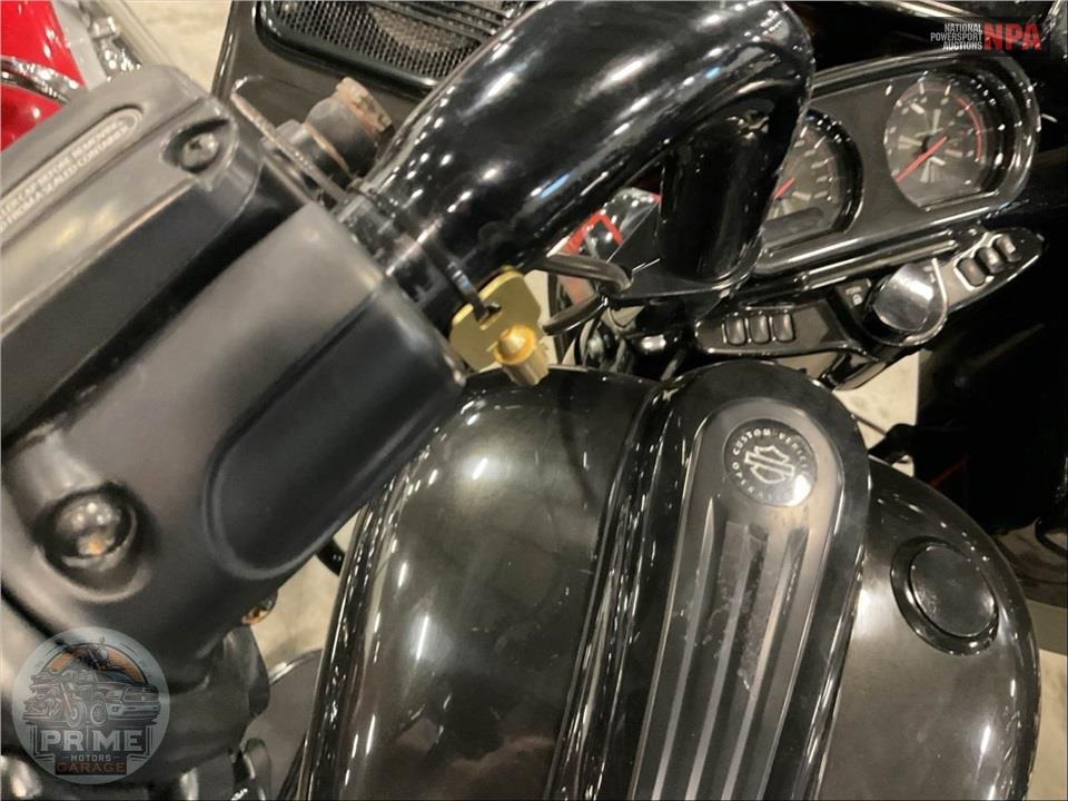 2018 Harley-Davidson FLTRXSE CVO ROAD GLIDE — фото 12