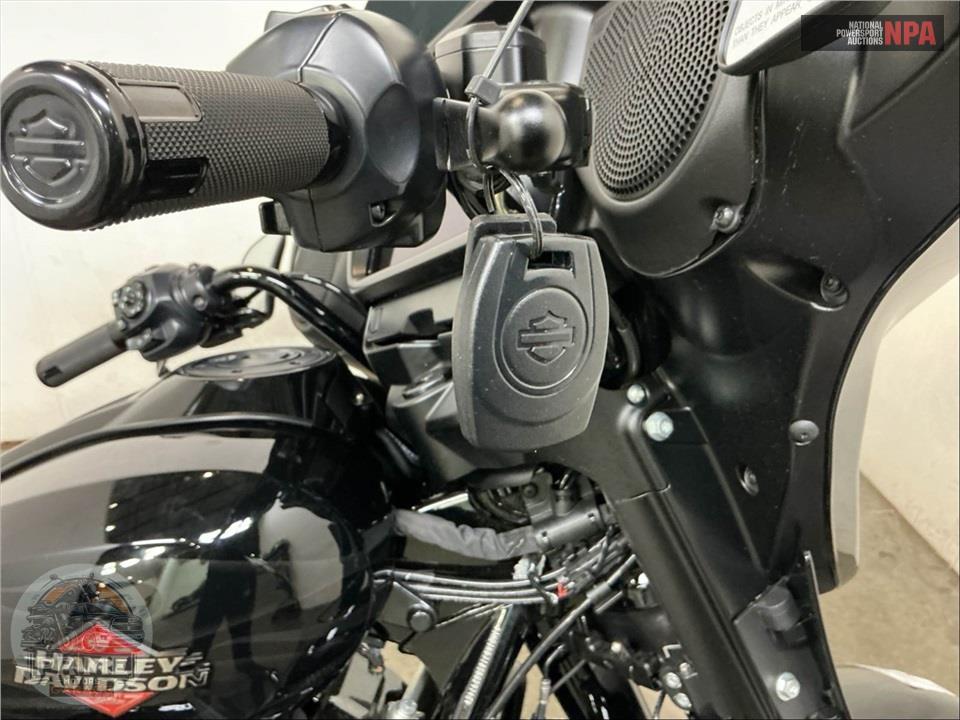 2025 Harley-Davidson FLHX STREET GLIDE — фото 10