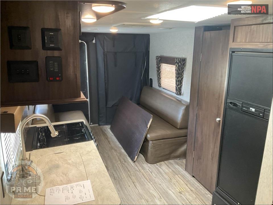 2018 Cherokee By Forest River M-22RR - GREY WOLF TOY HAULER SERIES — фото 5