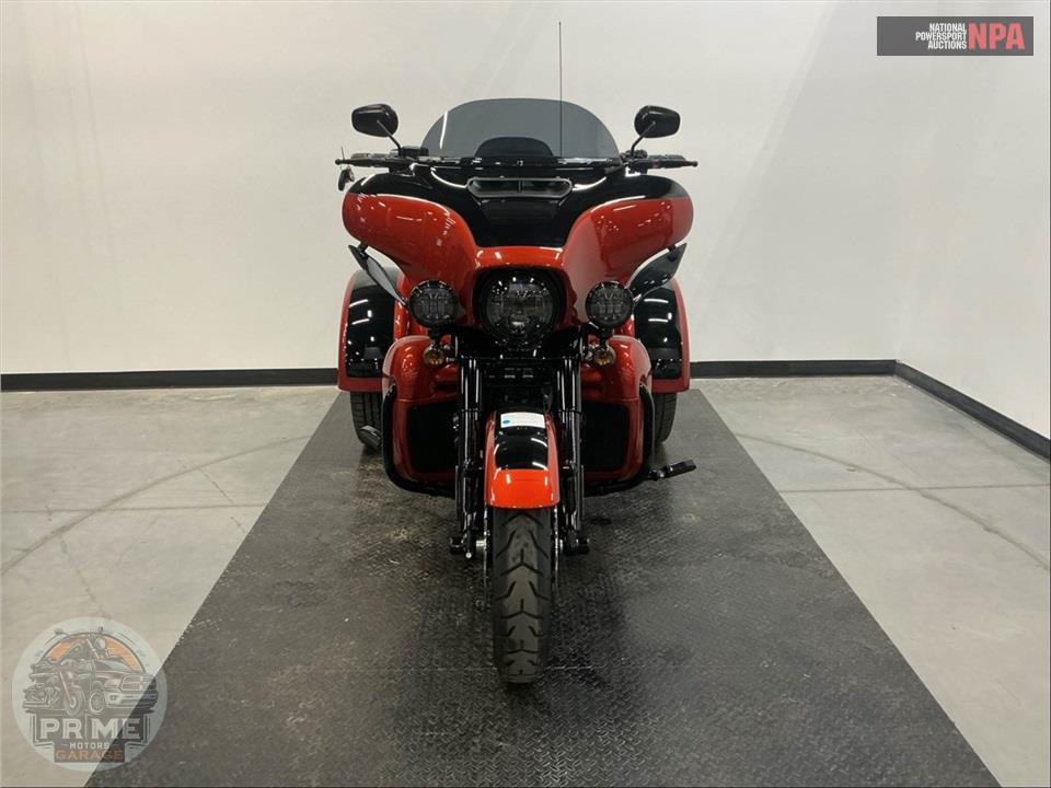 2025 Harley-Davidson FLHTCUTG TRI GLIDE ULTRA CLASSIC — фото 2