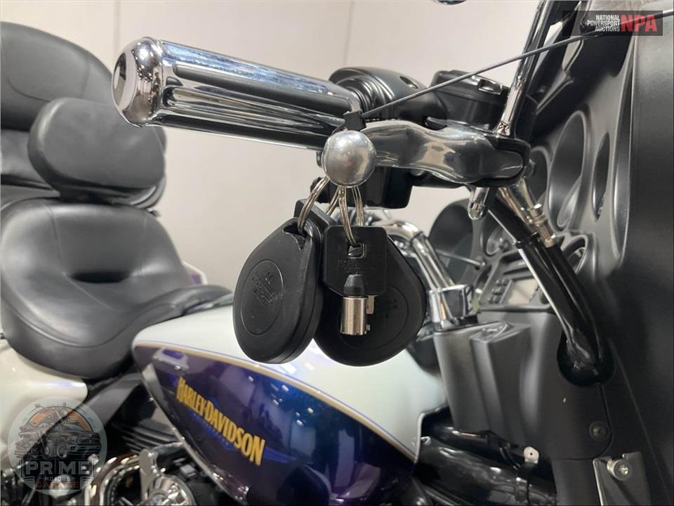 2010 Harley-Davidson FLHTCU ULTRA CLASSIC ELECTRA GLIDE — фото 10