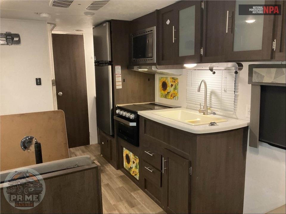 2019 Wildwood By Forest River M-261BHXL - X-LITE SERIES — фото 6