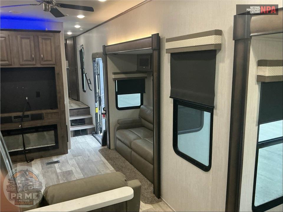 2020 Sandpiper By Forest River M-39BARK - FIFTH WHEEL SERIES — фото 9