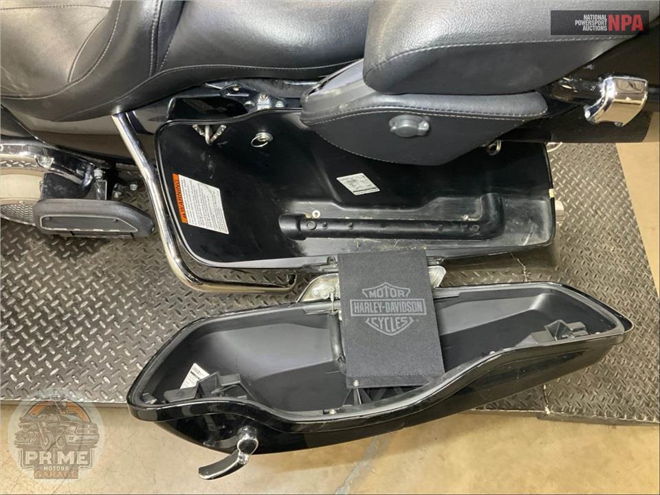 2016 Harley-Davidson FLHTCU ULTRA CLASSIC ELECTRA GLIDE — фото 25