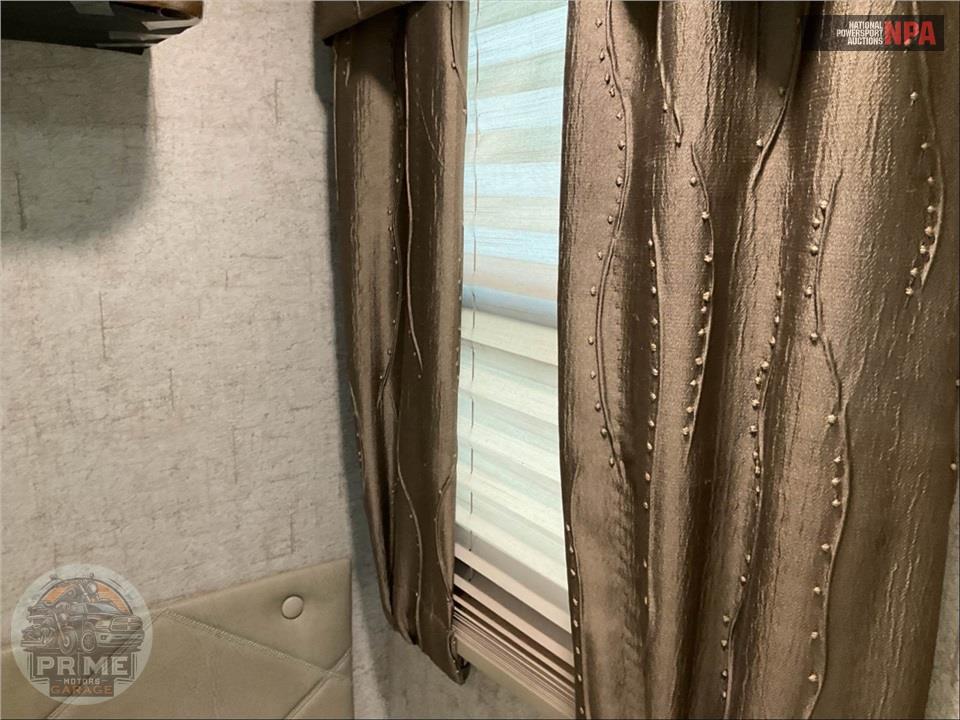 2017 Highland Ridge Rv M-295FBH - LIGHT FIFTH WHEEL SERIES — фото 24