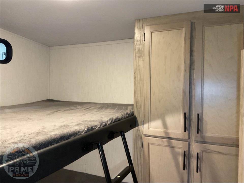2022 Cherokee By Forest River M-287BH ARCTIC WOLF FIFTH WHEEL SERIES — фото 13