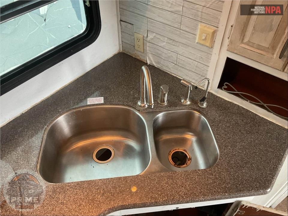 2010 Keystone Rv M-3640 RL - ALPINE FIFTH WHEEL SERIES — фото 20