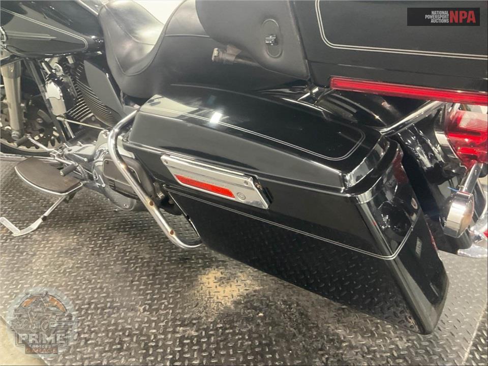 2010 Harley-Davidson FLHTCU ULTRA CLASSIC ELECTRA GLIDE — фото 19