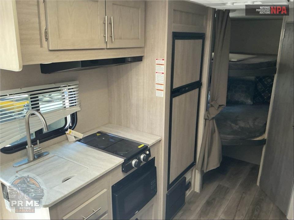 2022 Coachmen By Forest River M-184 BHS CATALINA SUMMIT SERIES — фото 15