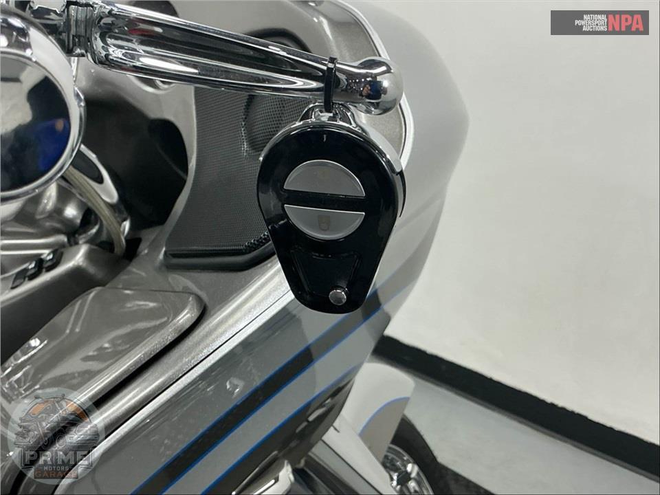 2016 Harley-Davidson FLTRUSE CVO ROAD GLIDE ULTRA — фото 13