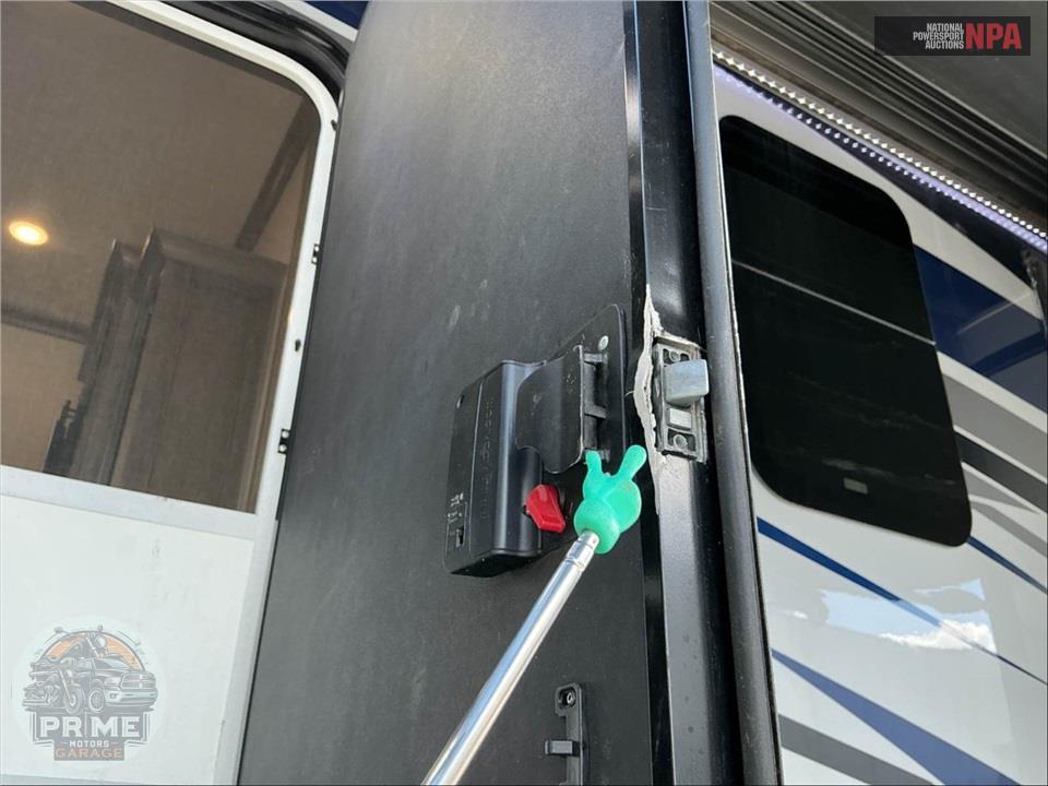 2022 Riverstone M-442MC - LEGACY FIFTH WHEEL SERIES — фото 29