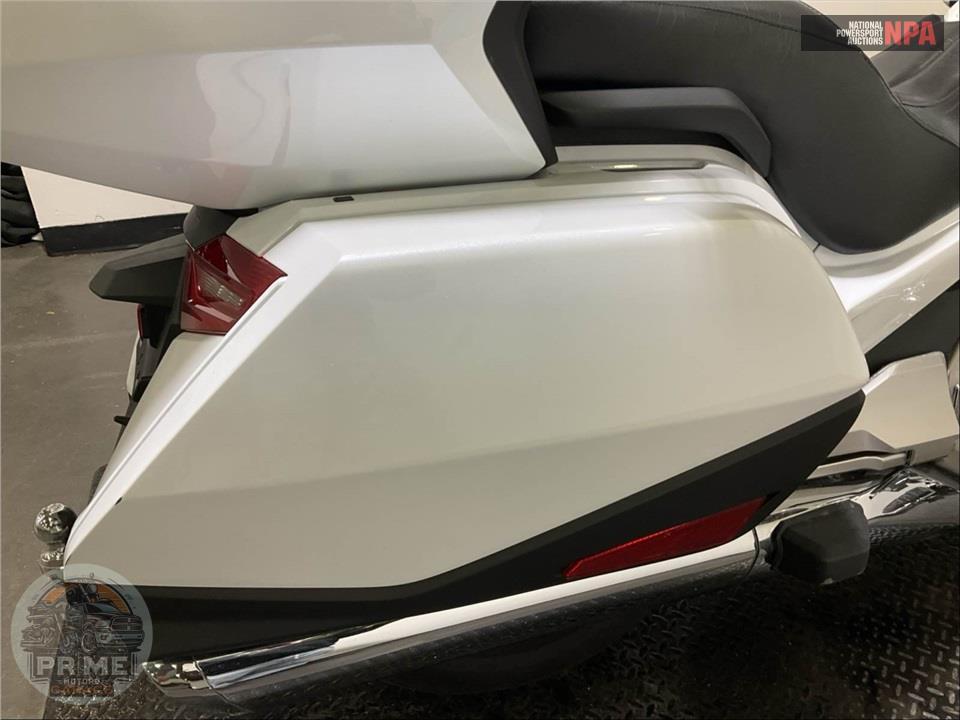 2018 Honda GL1800D GOLDWING TOUR DCT (WHITE) — фото 16