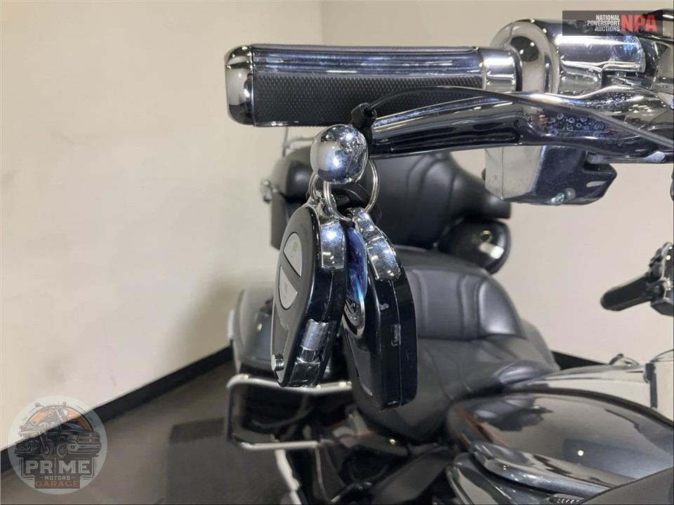 2016 Harley-Davidson FLTRUSE CVO ROAD GLIDE ULTRA — фото 10