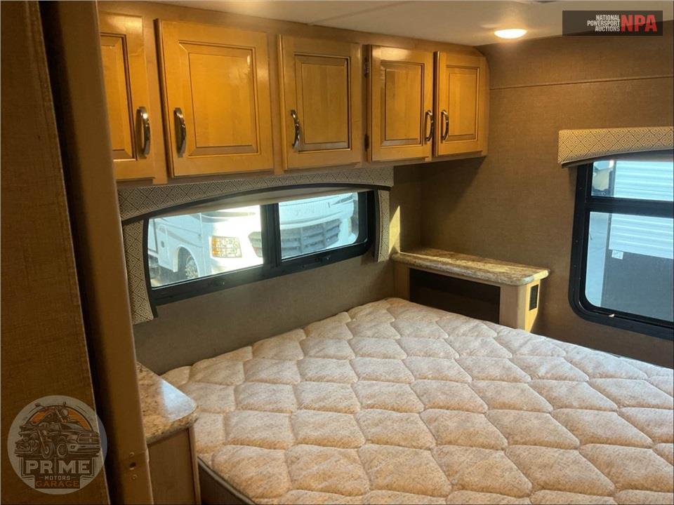 2018 Thor Motor Coach M-31W E450-V10 CHATEAU SERIES — фото 26