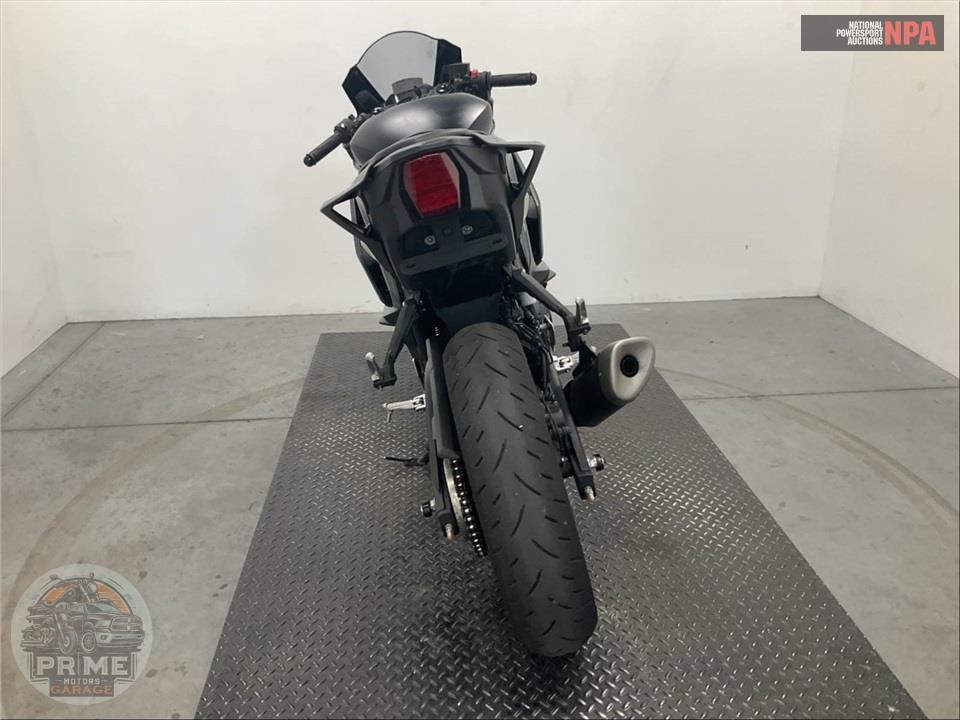 2025 Yamaha YZF-R3 — фото 4