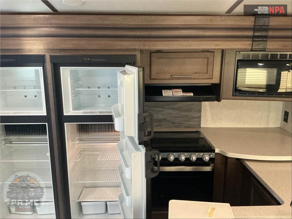 2019 Keystone Rv M-33 SAB - COUGAR SERIES — фото 20