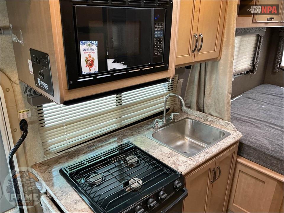 2020 Thor Motor Coach M-23U E350-V10 - FOUR WINDS SERIES — фото 22