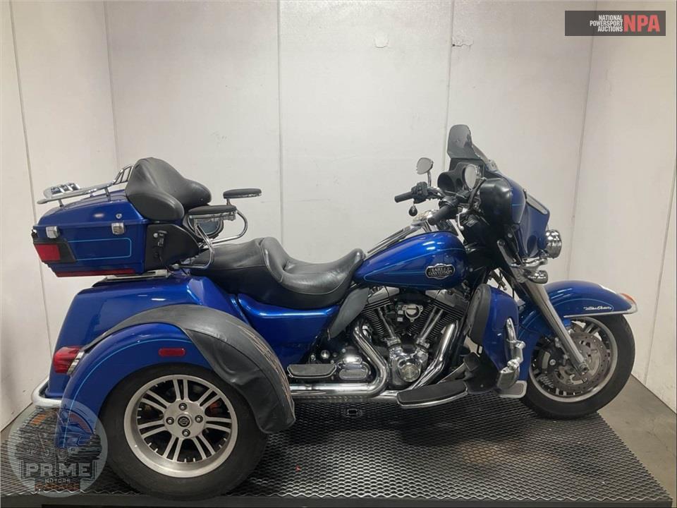2010 Harley-Davidson FLHTCUTG TRIGLIDE ULTRA CLASSIC — фото 1