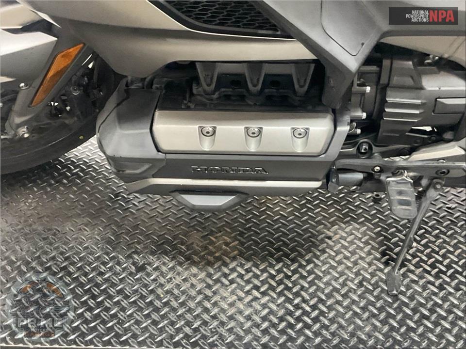 2018 Honda GL1800B GOLDWING (SILVER) — фото 7