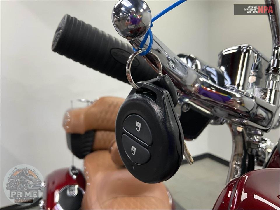 2018 Indian Motorcycle ROADMASTER (TWO-TONE) — фото 11