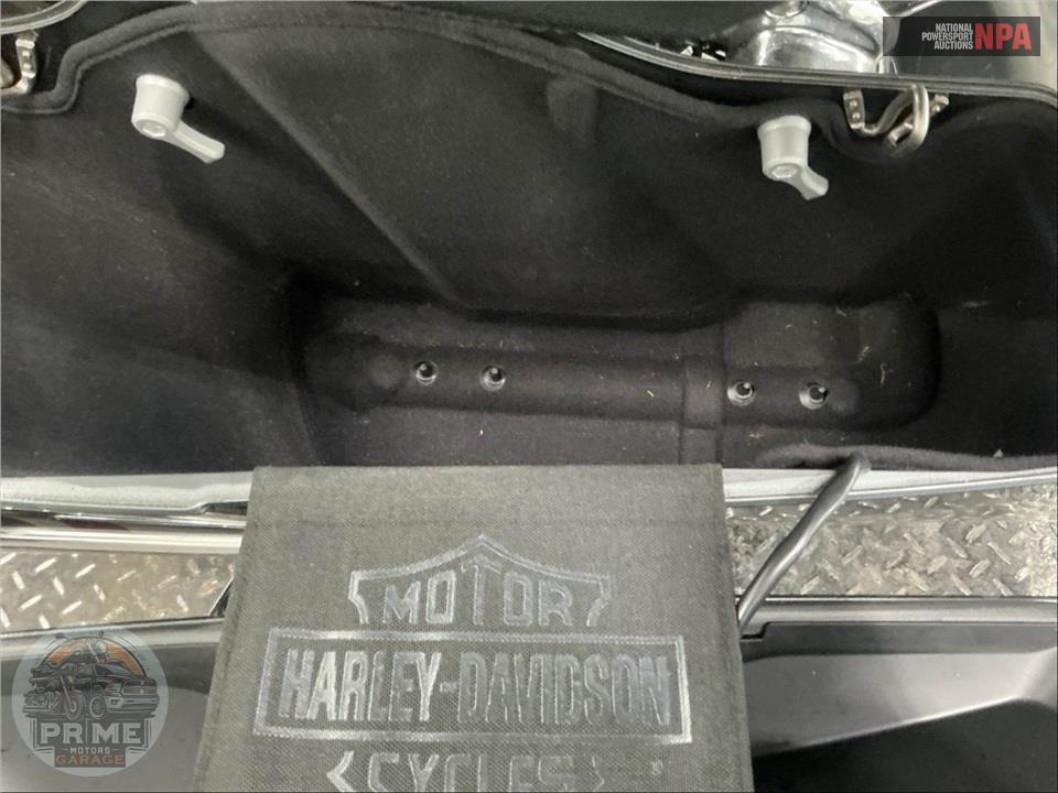 2016 Harley-Davidson FLHTKSE CVO ULTRA LIMITED — фото 24